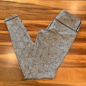 Lululemon Legging Black and White Floral